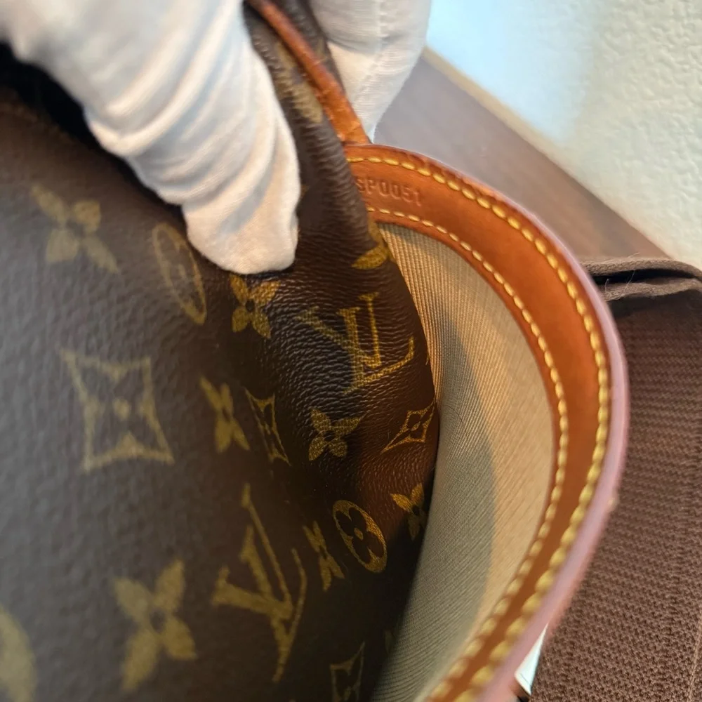 Vintage Louis‎ Vuitton Reporter with COA